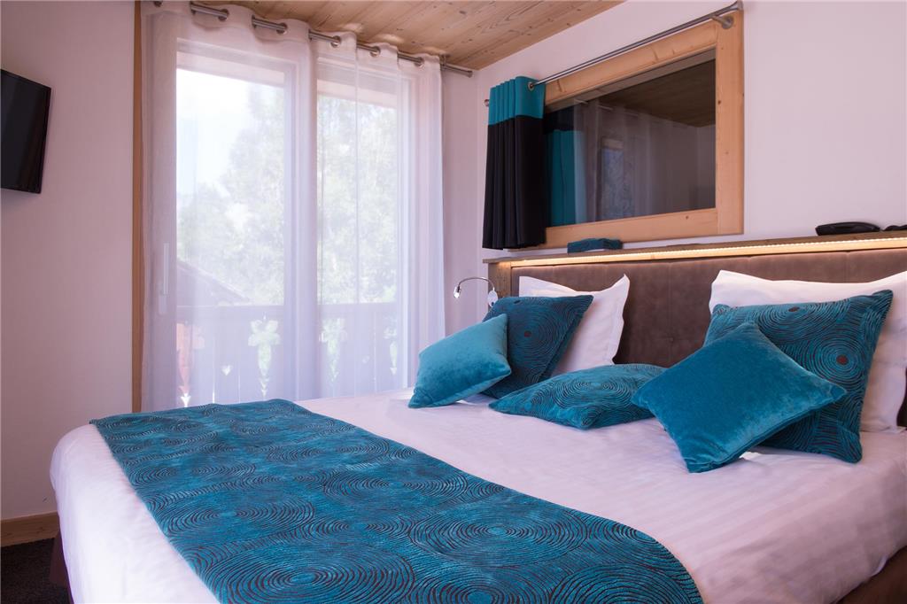 OG RELAIS GENTIANETTES-guestroom-Guest Room,On-Site.jpg