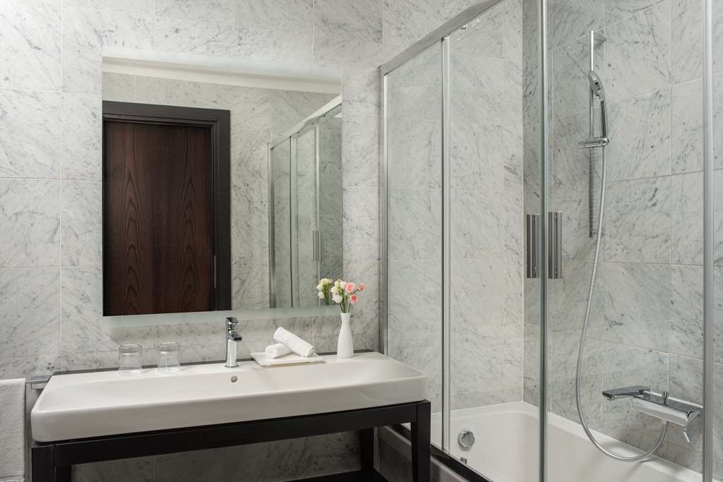 NH Collection Palazzo Sitano-guestroom-Guest Room,Bathroom,On-Site.jpg