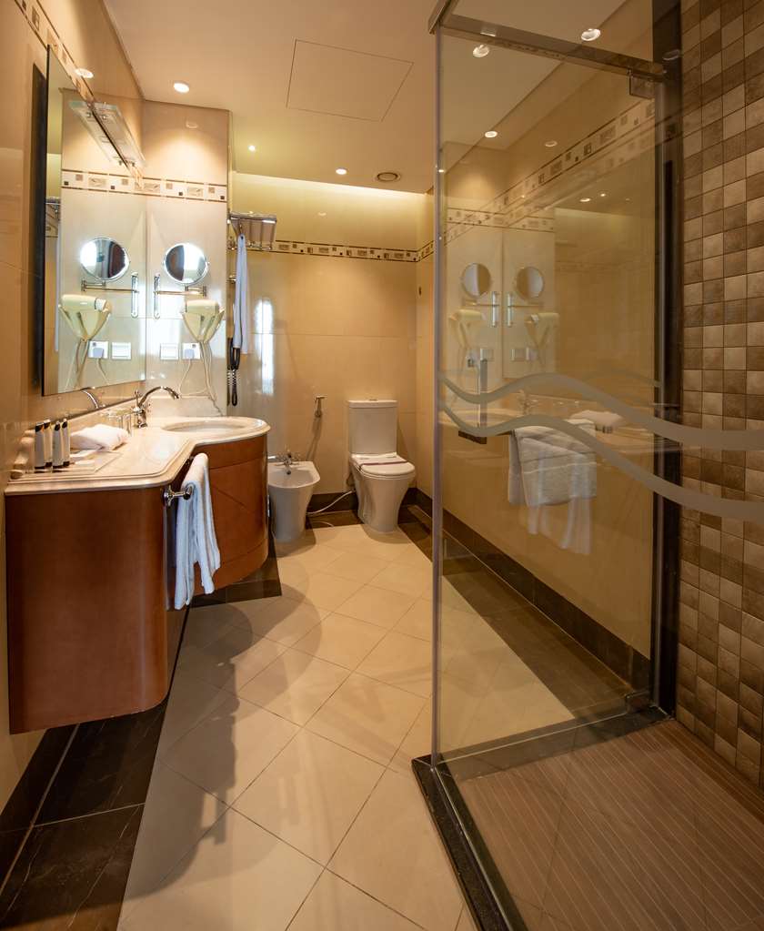 CORP AL KHOBAR CORNICHE HOTEL-guestroom-Guest Room,Bathroom,On-Site.jpg