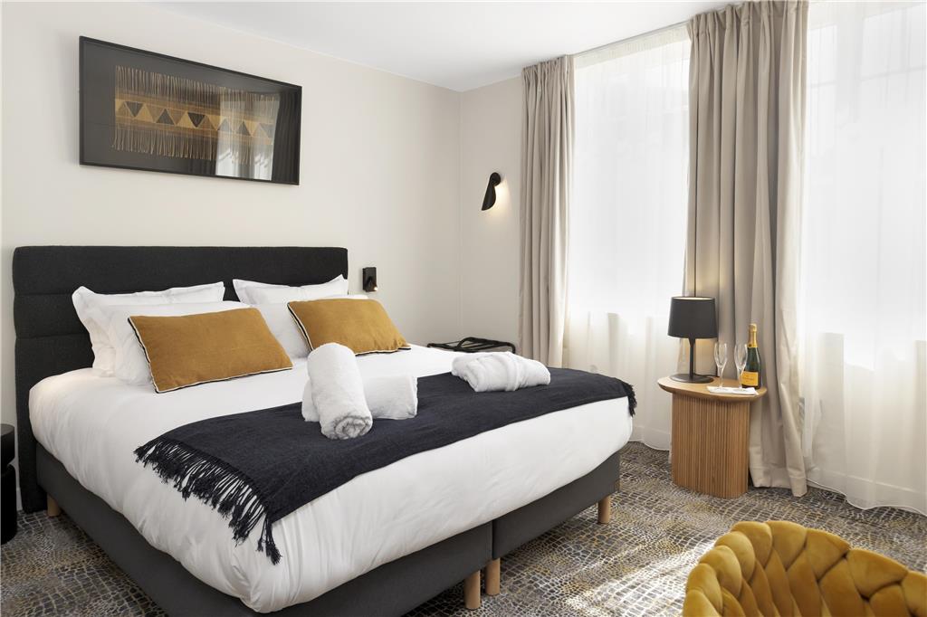 OG HOTEL LES COULISSES-guestroom-Guest Room,On-Site.jpg