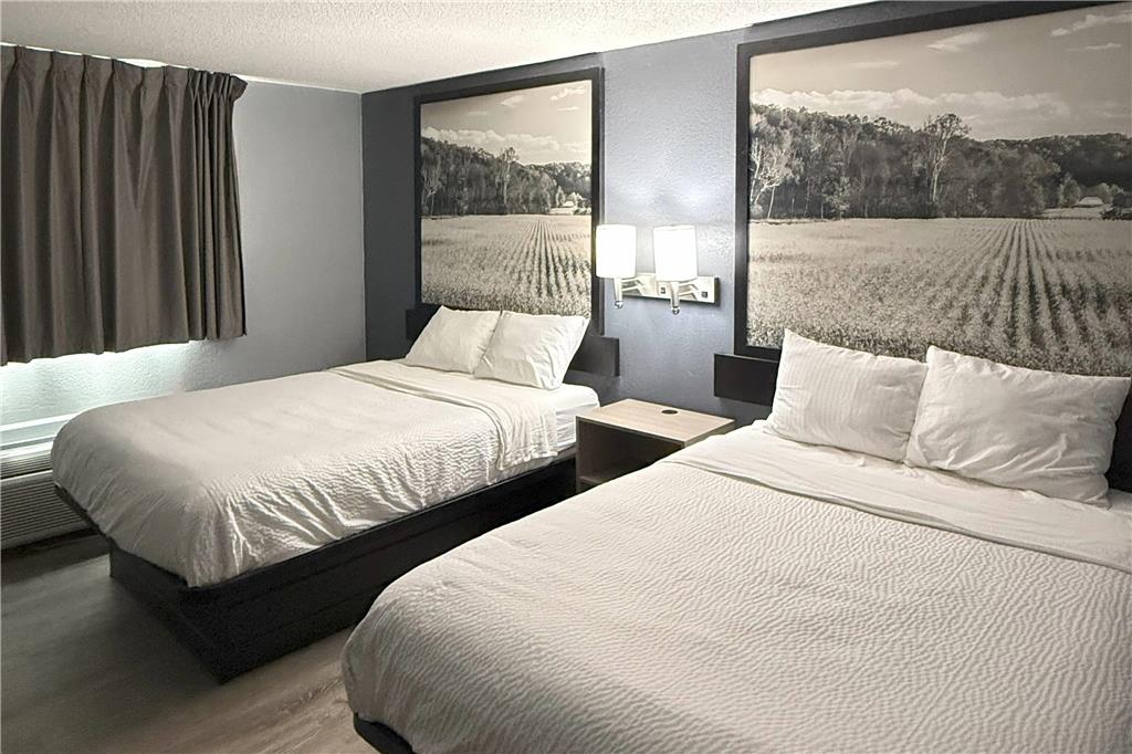 SUPER 8 BY WYNDHAM FORT WAYNE-guestroom-Guest Room,On-Site.jpg