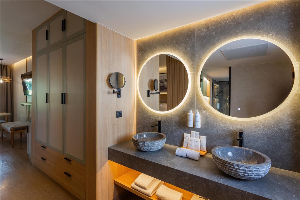 RADISSON RESORT AND RESIDENCES TENE-guestroom-Guest Room,Suite,On-Site.jpg