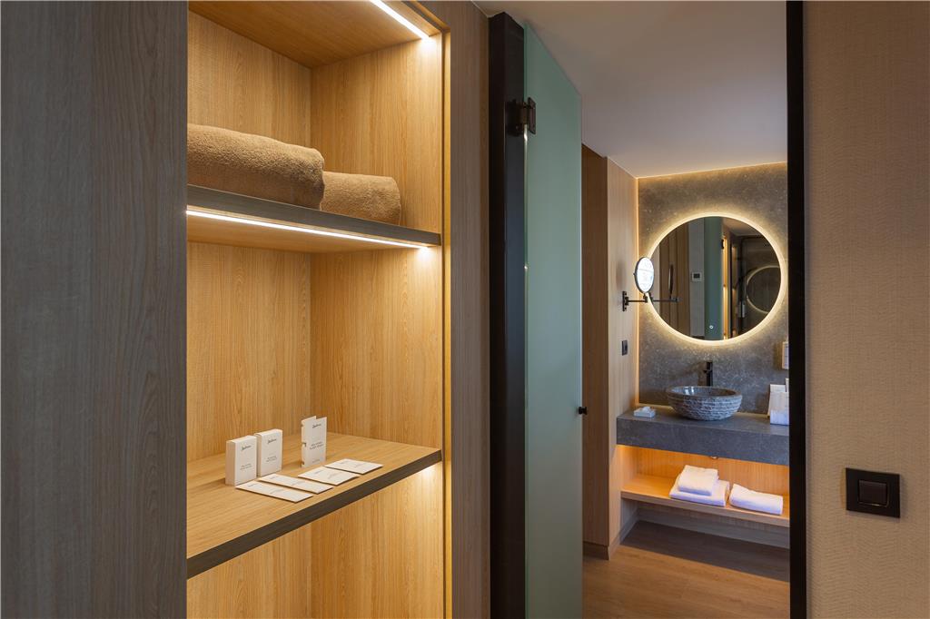 RADISSON RESORT AND RESIDENCES TENE-guestroom-Guest Room,Bathroom,On-Site.jpg