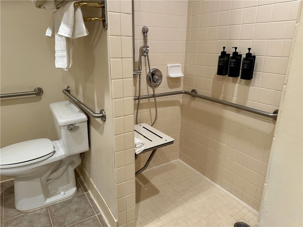 ROCKLIN PARK HOTEL TRADEMARK-guestroom-Guest Room,Bathroom,On-Site.jpg