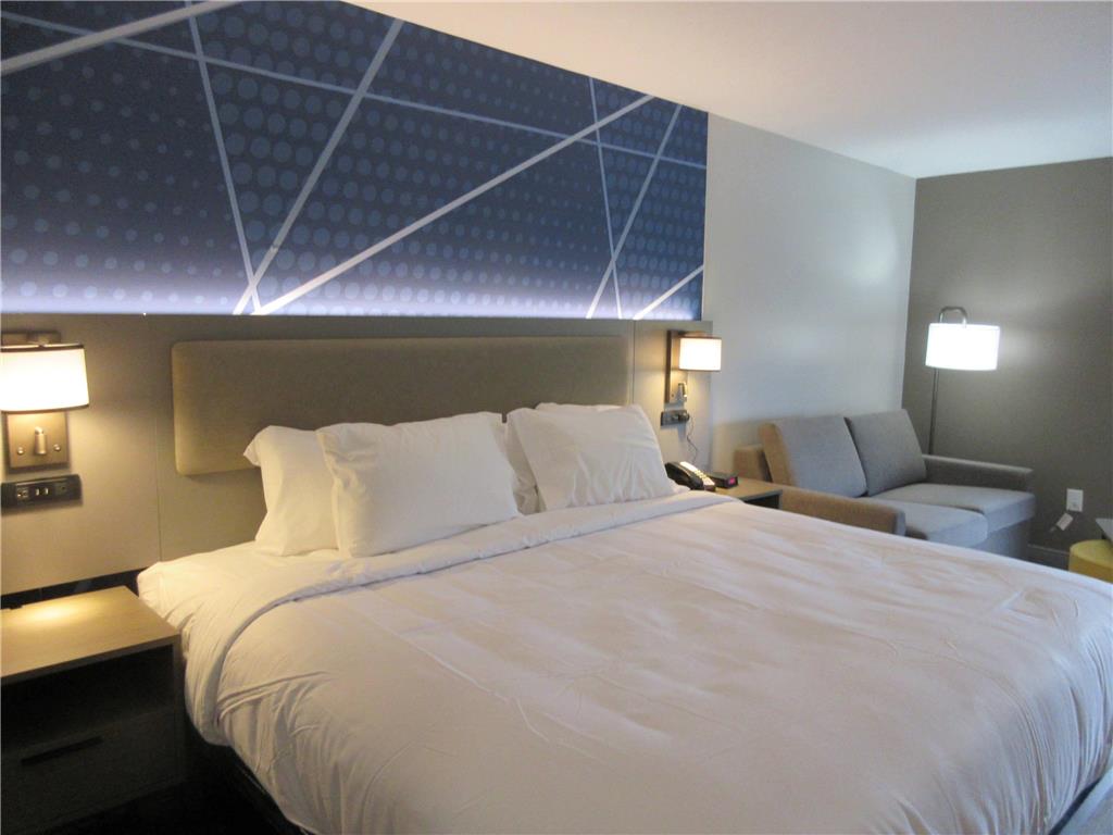 COMFORT INN AND SUITES SPRINGFIELD-guestroom-Guest Room,Suite,On-Site.jpg