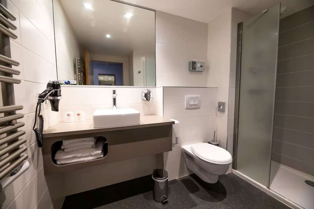 Best Western Eden Spa-guestroom-Guest Room,Bathroom,On-Site.jpg