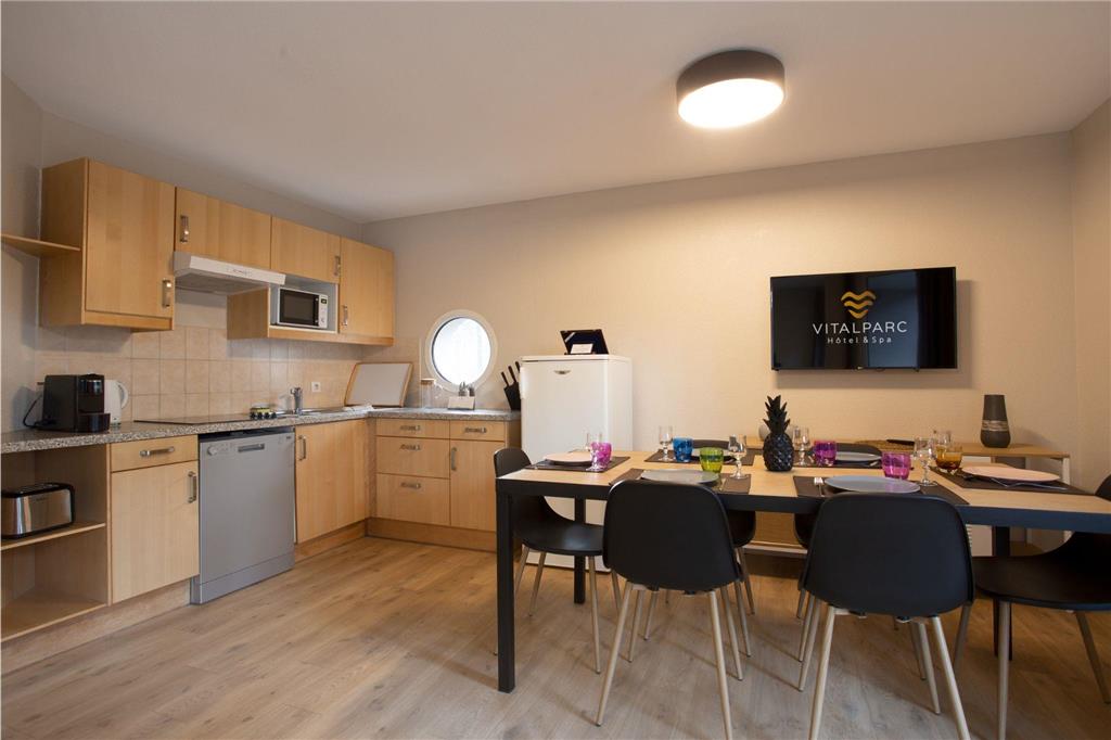 HOTEL VITALPARC THE ORIGINALS COLLE-guestroom-Guest Room,Guest Room Amenity,Kitchen/Kitchenette,Suite,On-Site.jpg