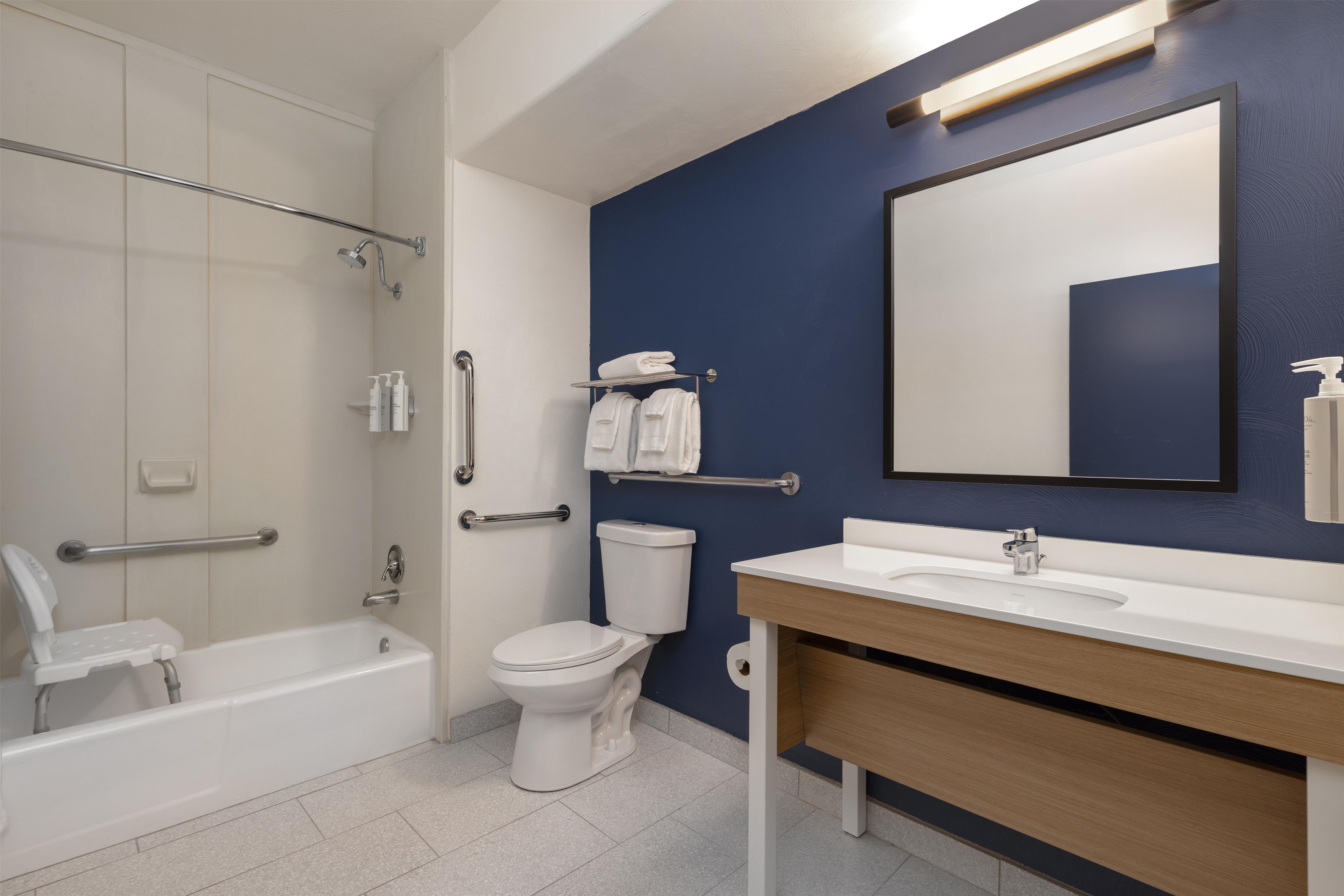 Spark by Hilton Tucson Reid Park Room Type - 1 KING BED MOB ACCESS TUB
