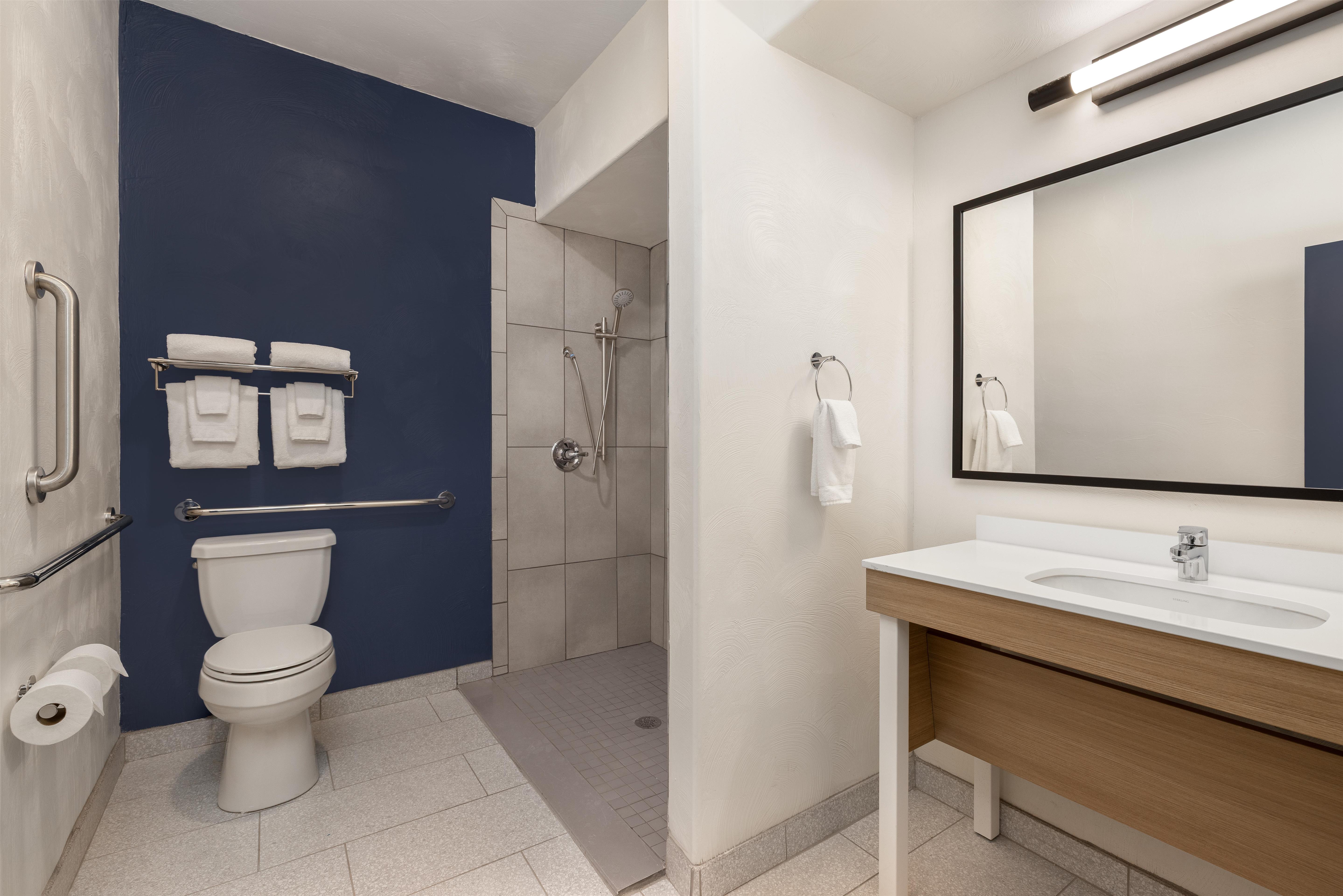 Spark by Hilton Tucson Reid Park Room Type - 2 QUEEN MOBIL ACCESS RIS