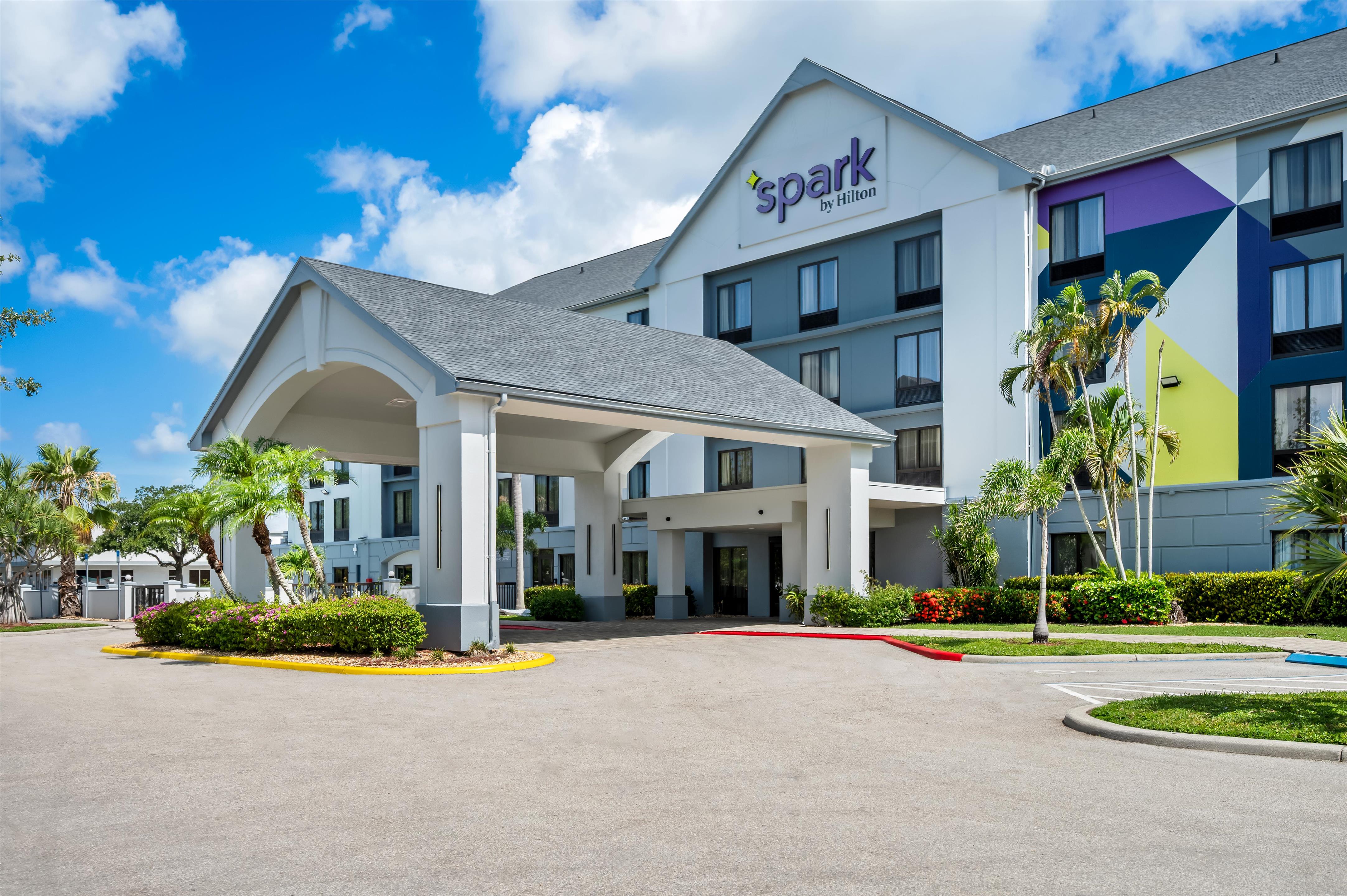 Exterior | Spark by Hilton Fort Myers