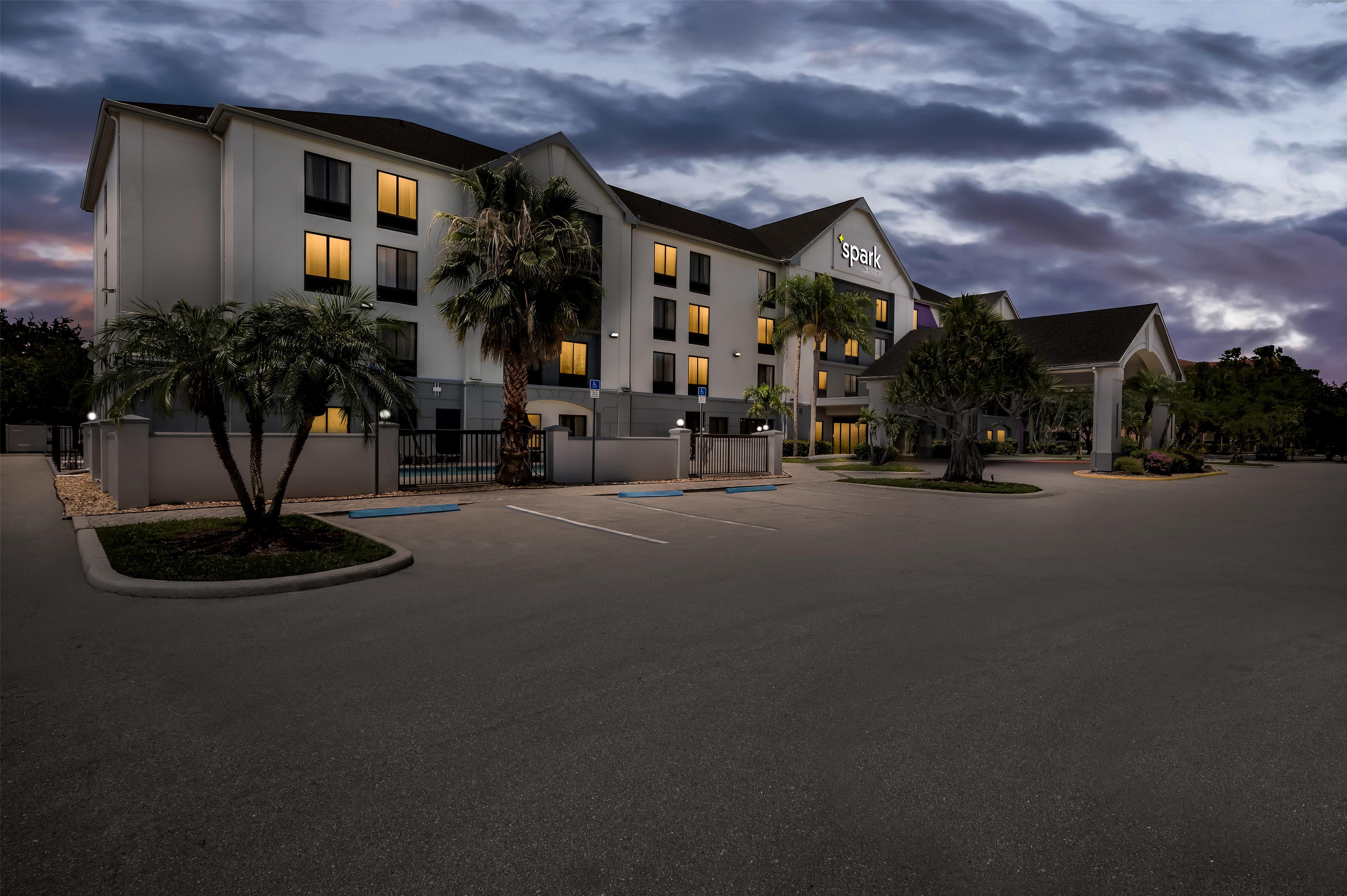 Exterior | Spark by Hilton Fort Myers