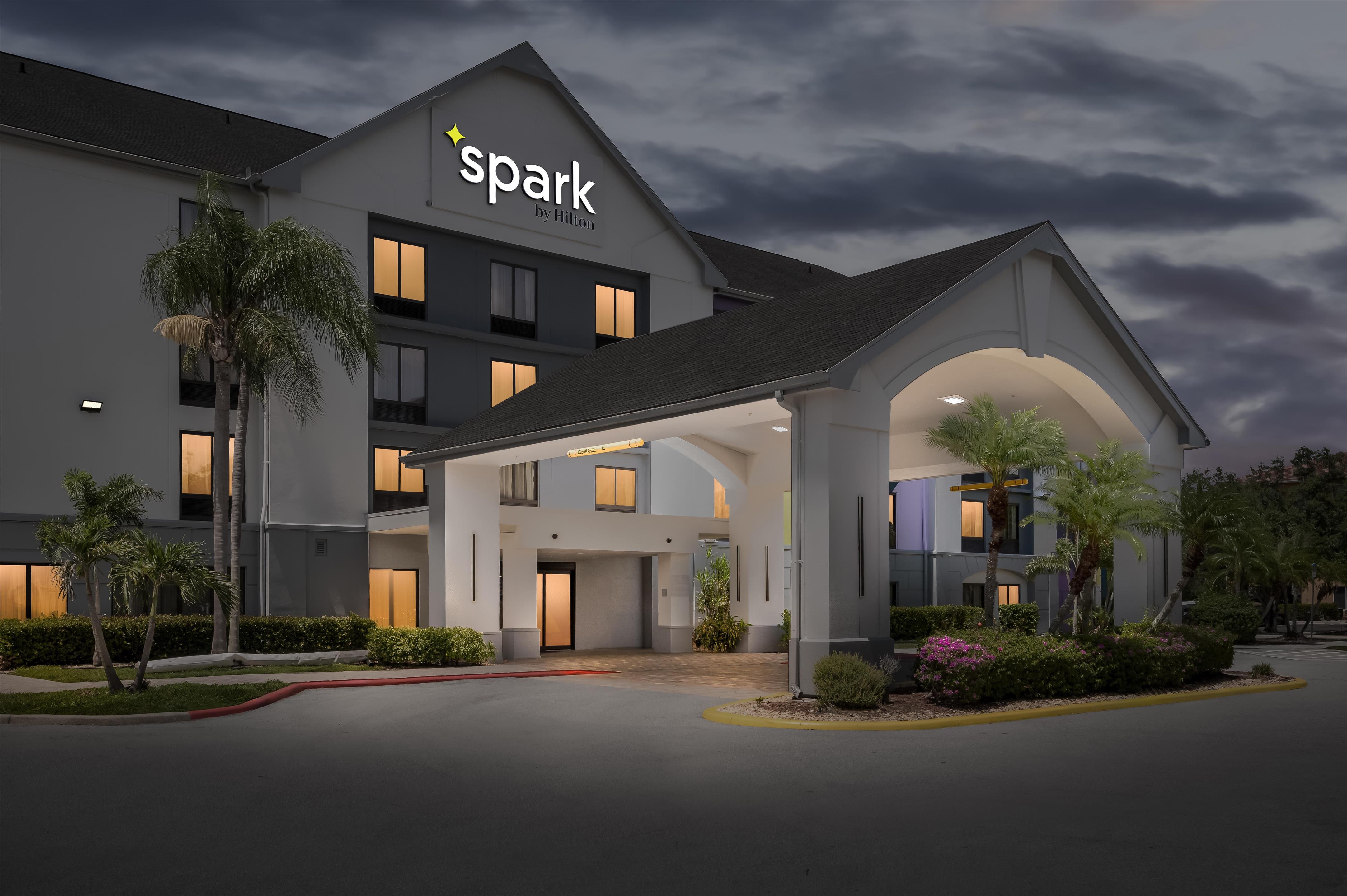 Exterior | Spark by Hilton Fort Myers