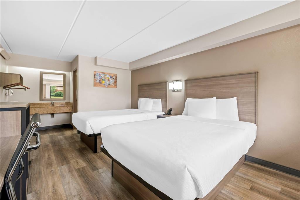 ECONO LODGE HICKORY-guestroom-Guest Room,On-Site.jpg