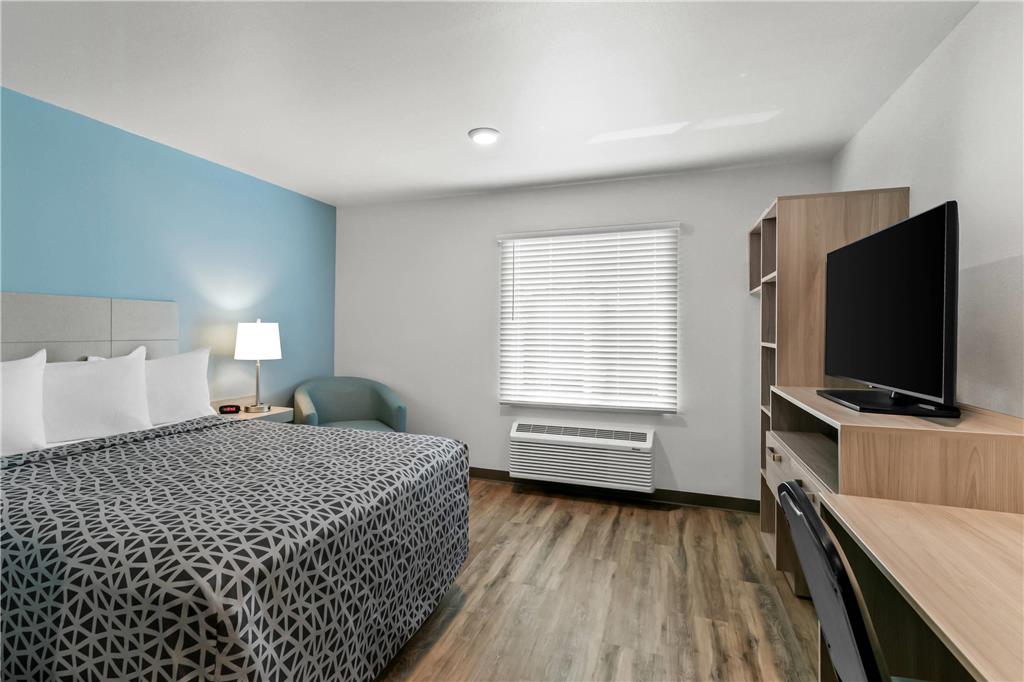 WOODSPRING SUITES ANDERSON NORTH I--guestroom-Guest Room,Suite,On-Site.jpg