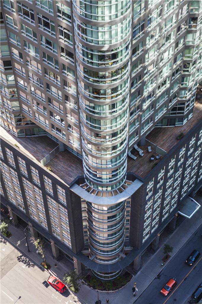 Warwick Le Crystal Montreal