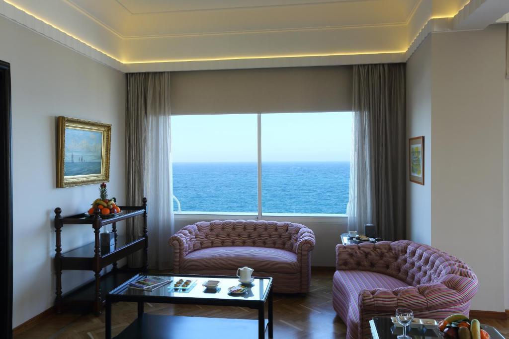 WARWICK PALM BEACH-guestroom-Guest Room,On-Site.jpg