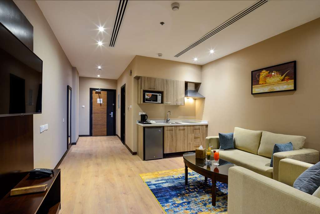 NAVITI BY WARWICK DAMMAM-guestroom-Guest Room,Suite,On-Site.jpg
