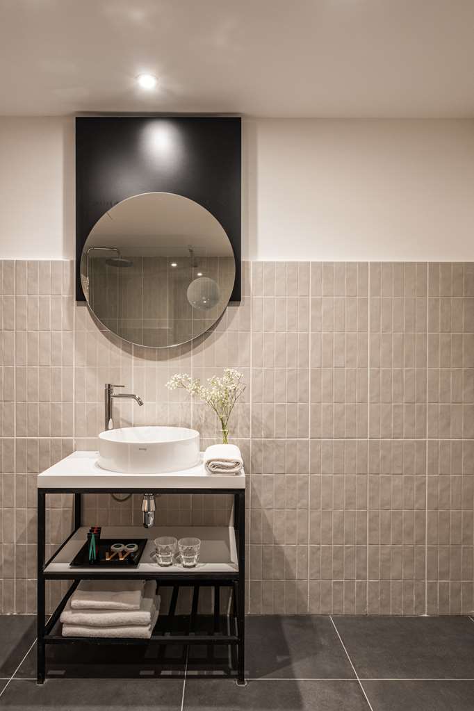 CAVALIERI HOTEL MALTA, RI-guestroom-Guest Room,Bathroom,On-Site.jpg