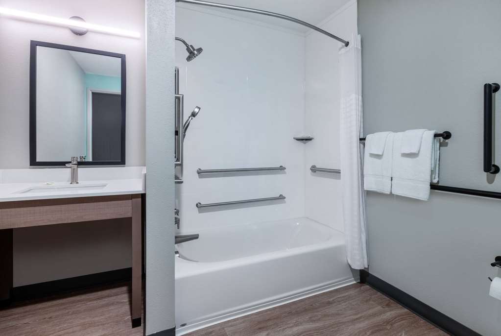 ECHO SUITES EXTENDED STAY BY WYNDHA-guestroom-Guest Room,Bathroom,Accessibility,On-Site.jpg