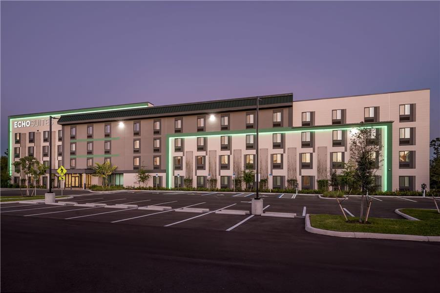 On-Site,Outdoor/Exterior,Evening/Night,Exterior View of Building