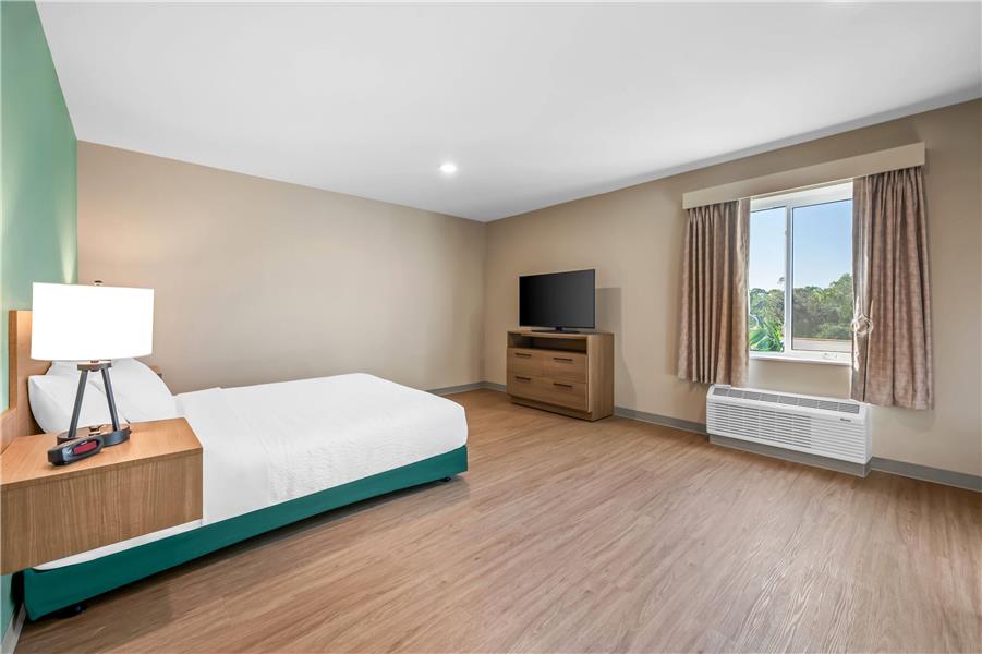 Guest Room,Queen bed,On-Site