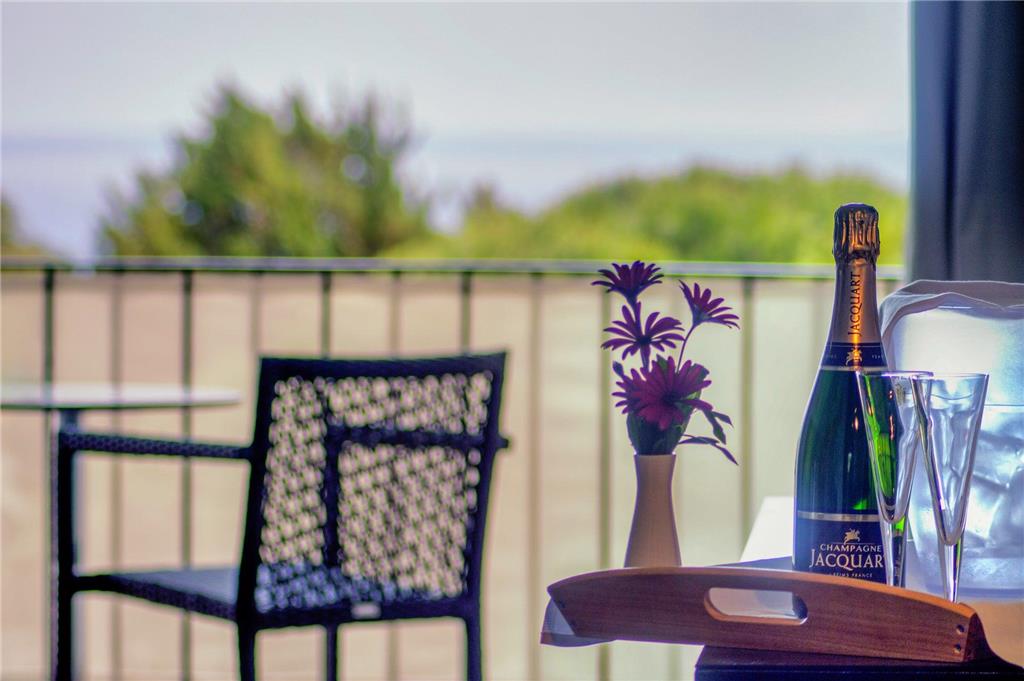 HOTEL EETU BEGUR AFFILIATED BY MELI-guestroom-Guest Room,On-Site.jpg