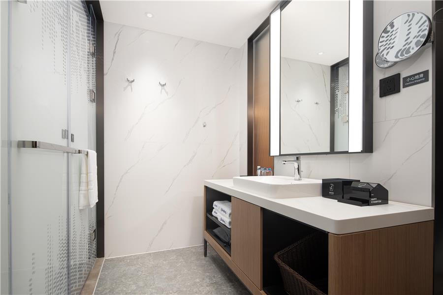 Guest Room,Bathroom,On-Site