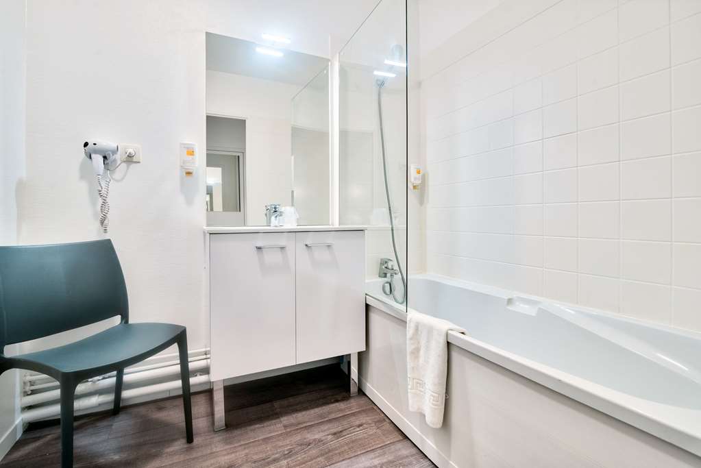 COMFORT APARTHOTEL TOULOUSE METROPO-guestroom-Guest Room,Bathroom,On-Site.jpg