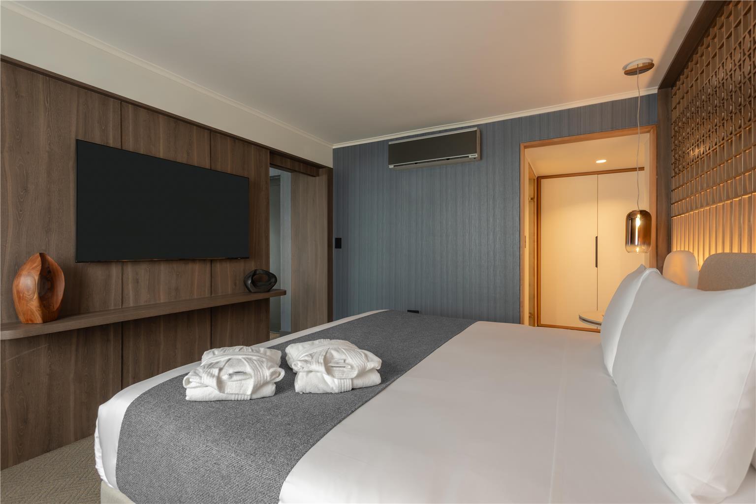 Sonesta Hotel Miraflores-guestroom-Guest Room,Suite,On-Site.jpg