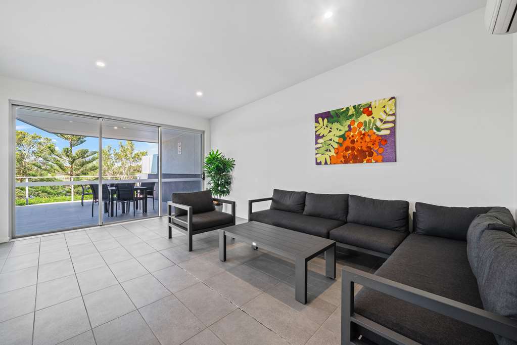 WATERLINE AT OCEANSIDE-guestroom-Guest Room,Suite,On-Site.jpg