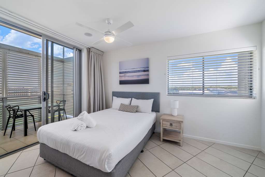 NORTH SHORE OCEANSIDE KAWANA-guestroom-Guest Room,Suite,On-Site.jpg