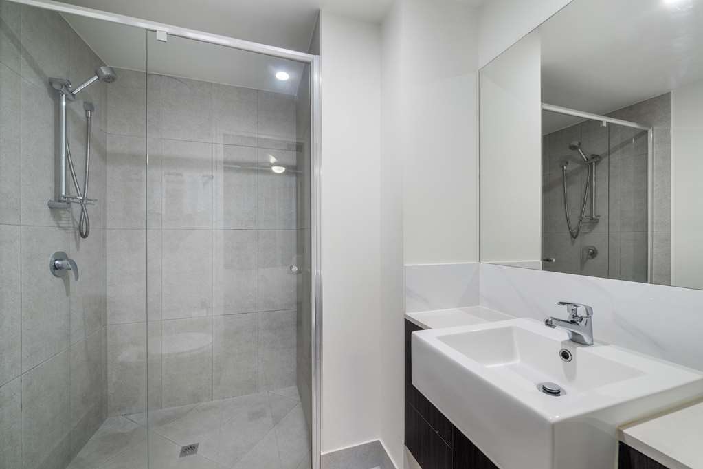NORTH SHORE OCEANSIDE KAWANA-guestroom-Guest Room,On-Site.jpg