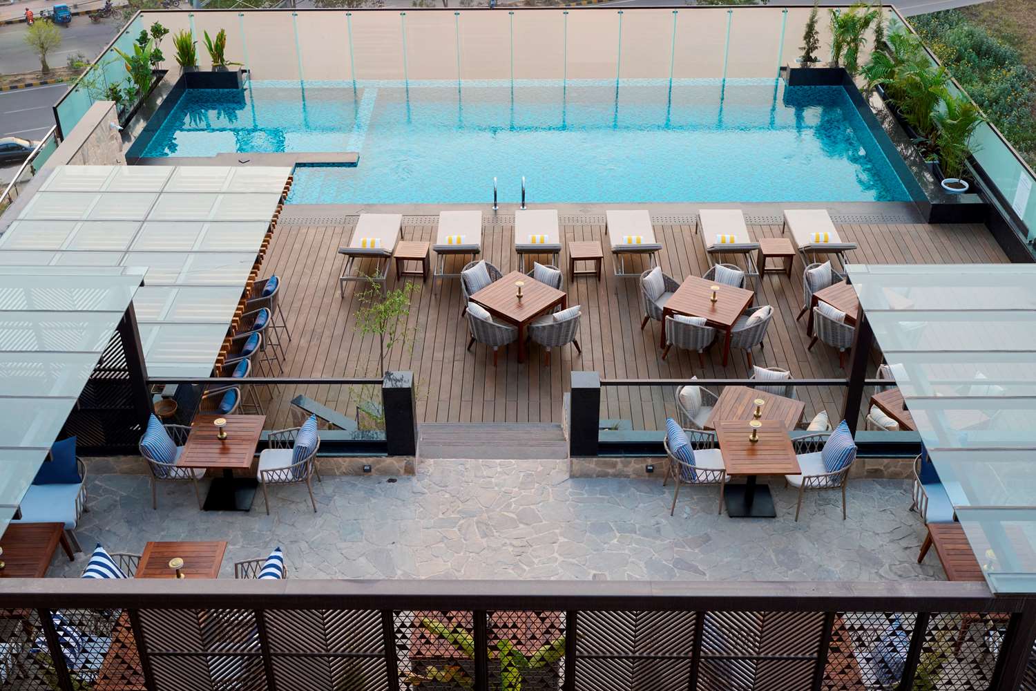 HOTEL IRIS SAROVAR PORTICO SECTOR 85 GURGAON - POOL