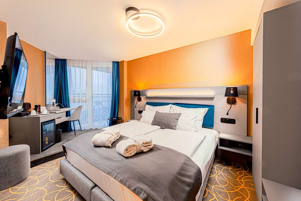 HELIKON-guestroom-Guest Room,On-Site.jpg