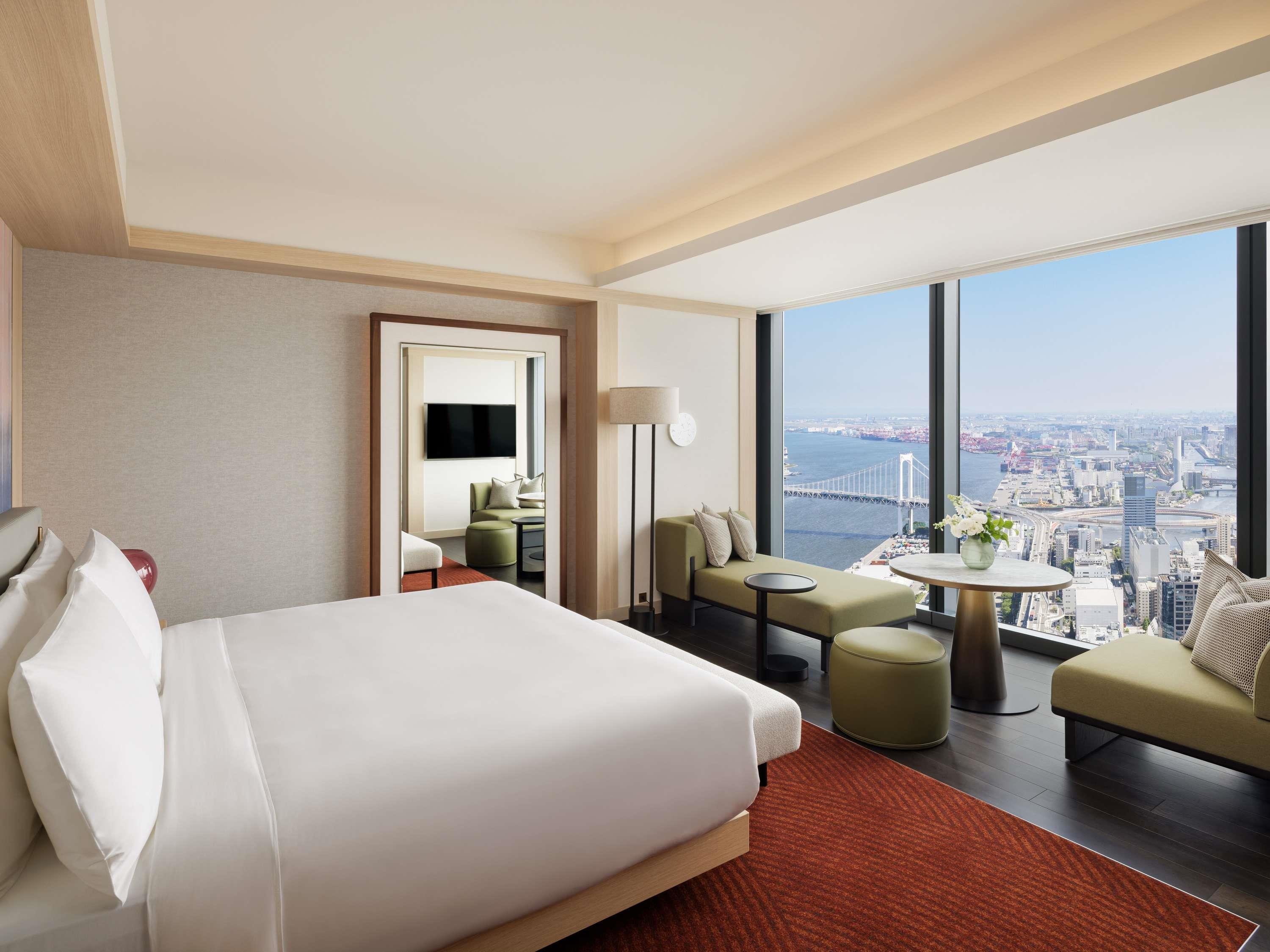 Fairmont Tokyo Room Type - FAIRMONT GOLD SIGNATURE King - spacious 59sm, Lounge access with breakfast, Skyline view Fairmont Tokyo Room Type - FAIRMONT GOLD SIGNATURE King - spacious 59sm, Lounge access with breakfast, Skyline view