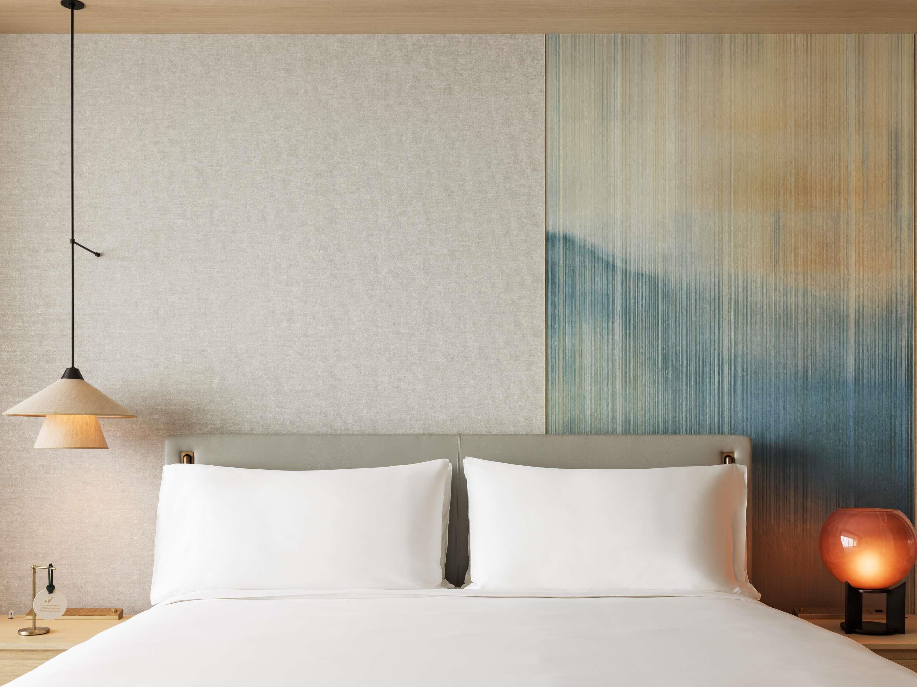 Fairmont Tokyo Room Type - FAIRMONT GOLD SIGNATURE SUITE King - 105sm, Lounge access with breakfast, Skyline view Fairmont Tokyo Room Type - FAIRMONT GOLD SIGNATURE SUITE King - 105sm, Lounge access with breakfast, Skyline view