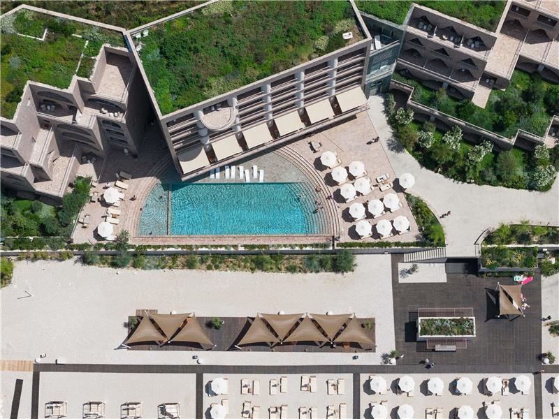 Pool,On-Site,Property Amenity,Recreation