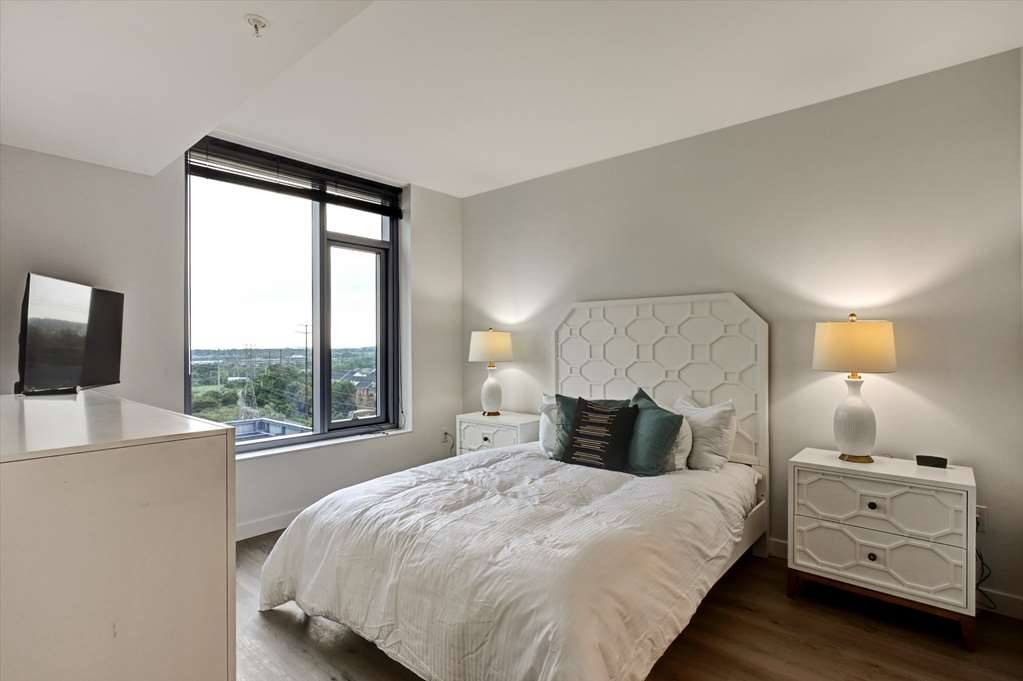 CHURCHILL RESTON TOWN CENTER-guestroom-Guest Room,On-Site.jpg