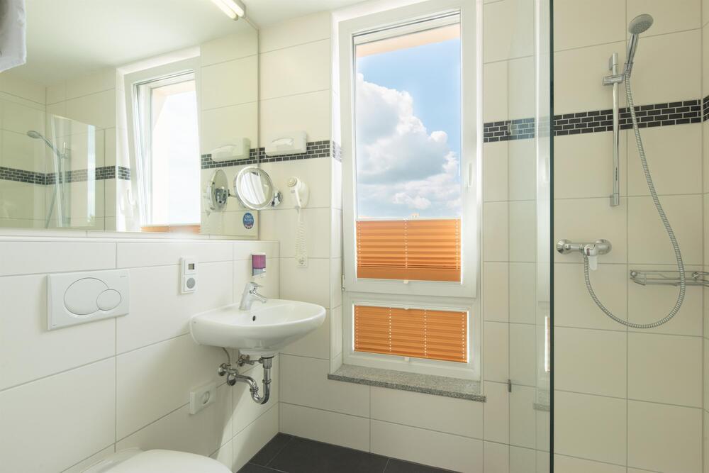 HOTEL MERIDIAN-guestroom-Guest Room,Bathroom,On-Site.jpg