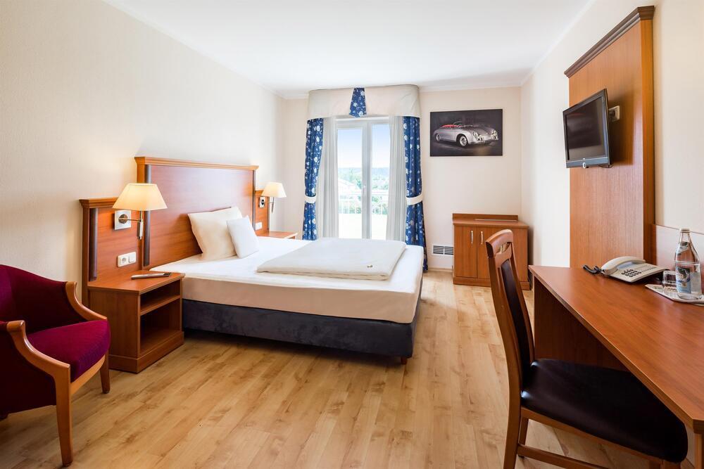 HOTEL MERIDIAN-guestroom-Guest Room,On-Site.jpg