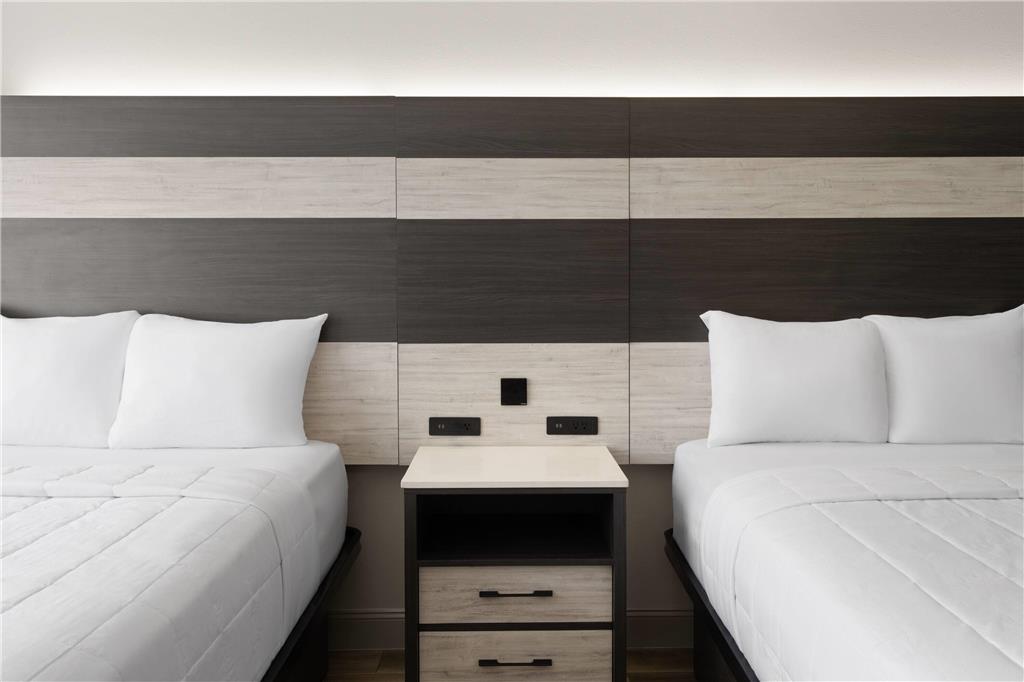 BAYMONT BY WYNDHAM WILLIAMSBURG I-6-guestroom-Guest Room,On-Site.jpg