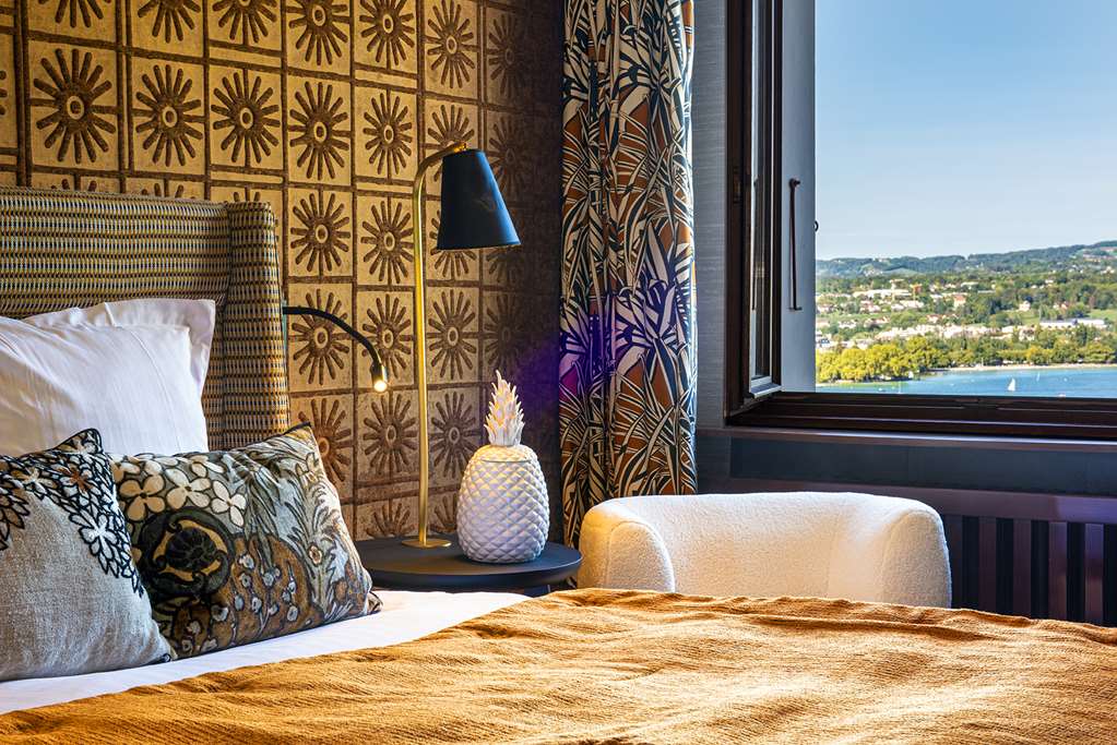 LES TRESOMS-guestroom-Guest Room,On-Site.jpg