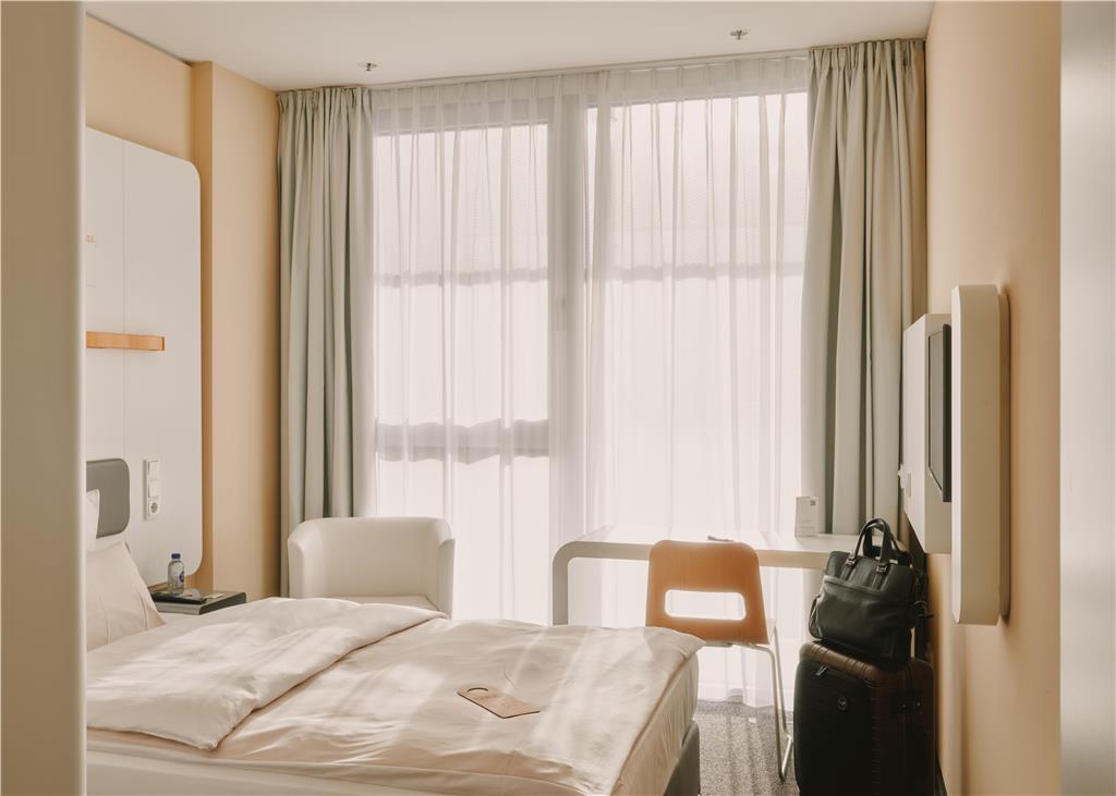 LUFTHANSA SEEHEIM-guestroom-Guest Room,On-Site.jpg