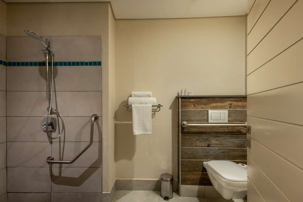 AHA SKUKUZA SAFARI LODGE-guestroom-Guest Room,Bathroom,On-Site.jpg