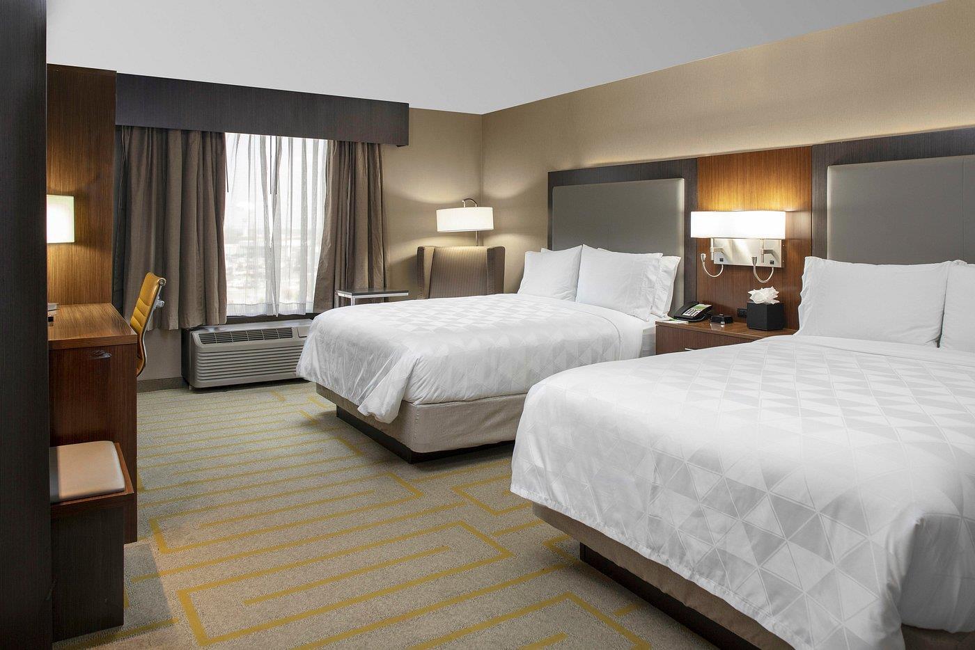 2 Queen Beds image