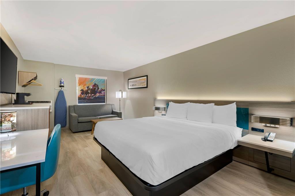 QUALITY INN-guestroom-Guest Room,Suite,On-Site.jpg