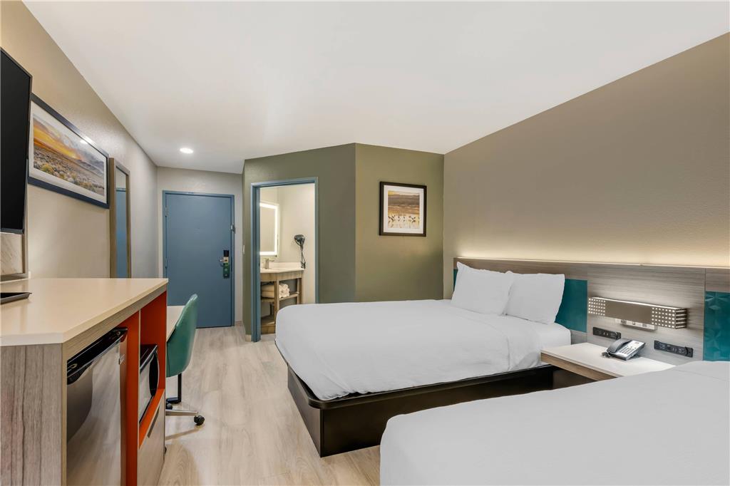 QUALITY INN-guestroom-Guest Room,On-Site.jpg
