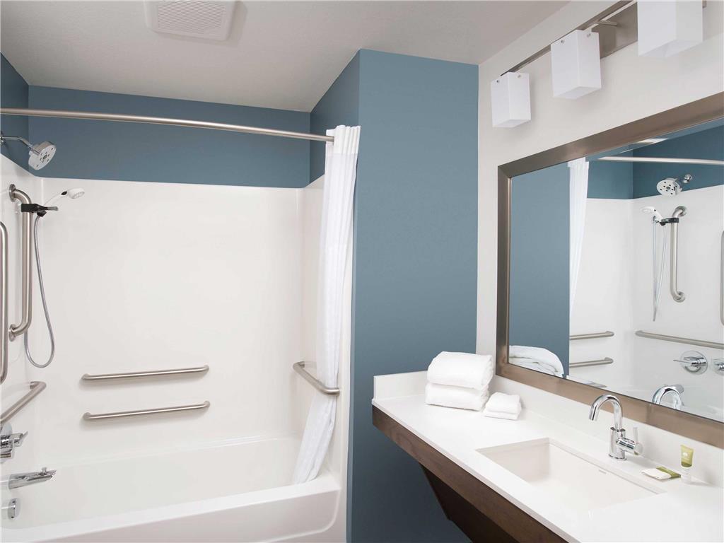 WOODSPRING SUITES SAVANNAH WEST - E-guestroom-Guest Room,Bathroom,On-Site.jpg