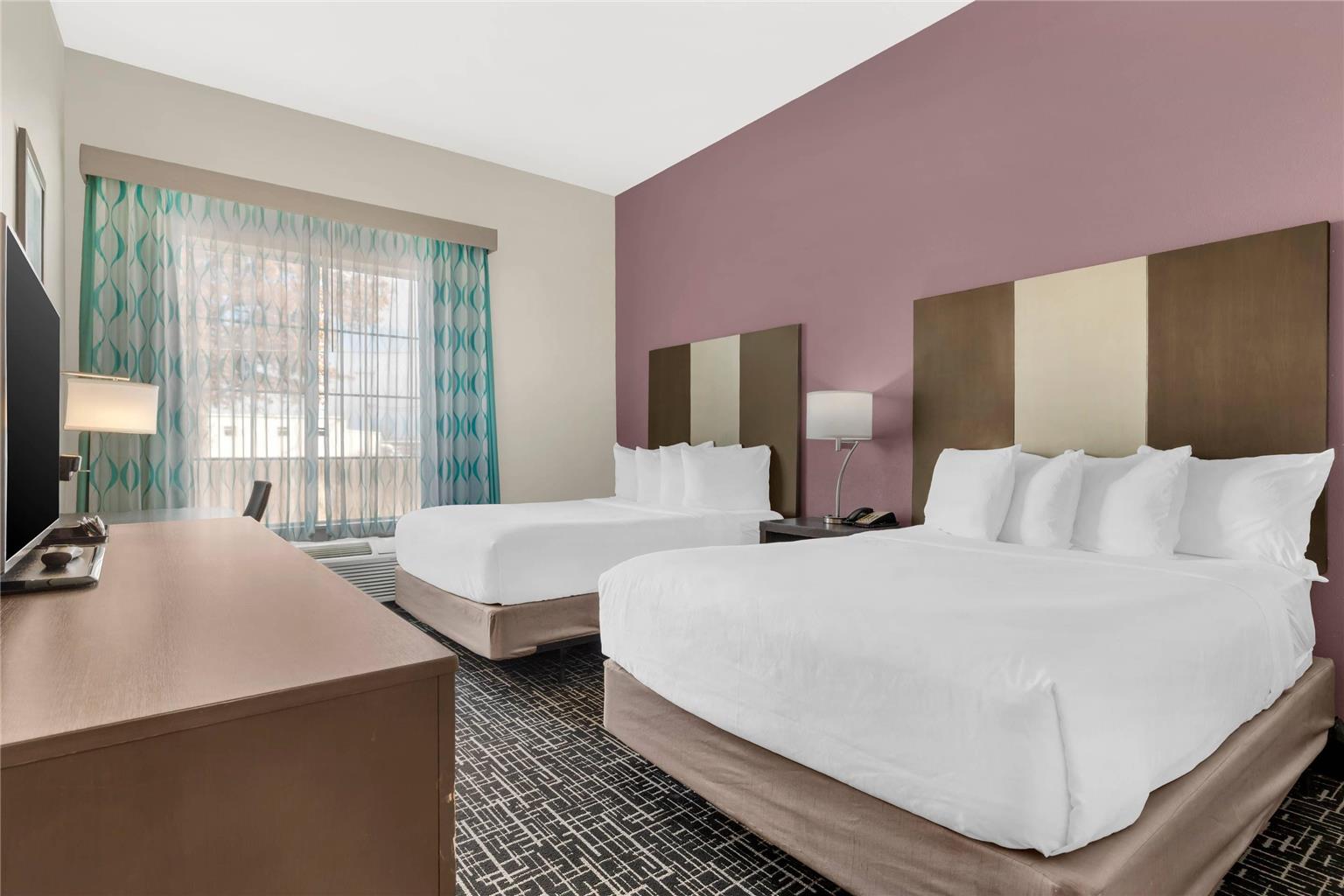 COMFORT INN AND SUITES CLAREMORE-guestroom-Guest Room,On-Site.jpg