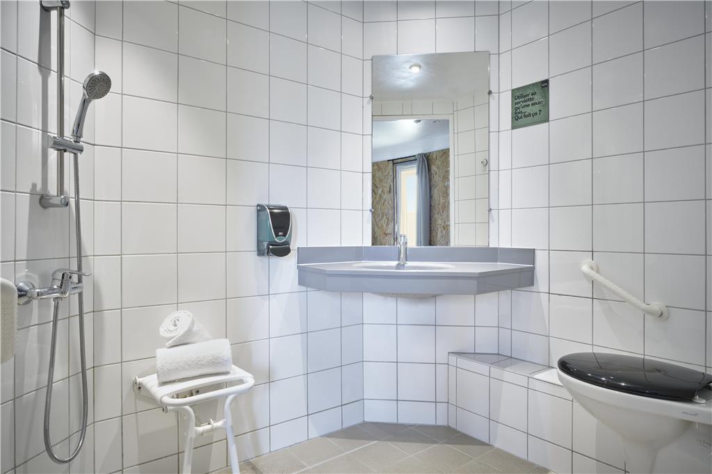 OG ACCESS MOUSTACHE-guestroom-Guest Room,Bathroom,Accessibility,On-Site.jpg